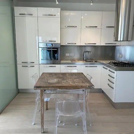 International 69 Apartament *