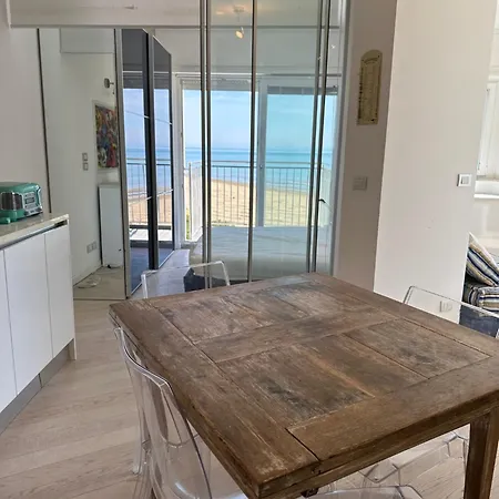 International 69 Apartament *